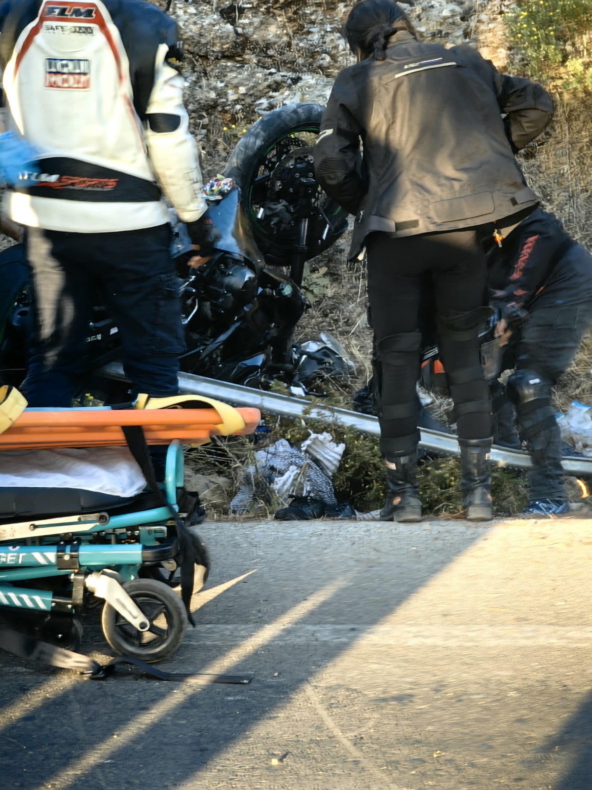 Motosiklet şarampole devrildi