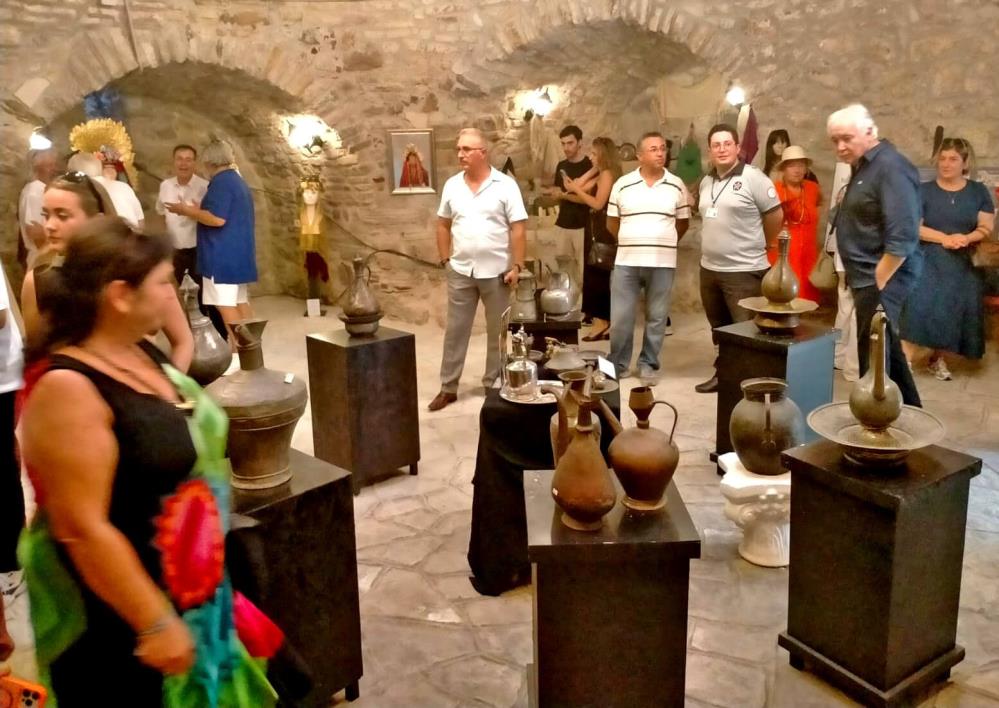 Osmanlı Halk Kıyafetleri Veyaşam Kültürü Çeşme Kalesi'nde Sergileniyor