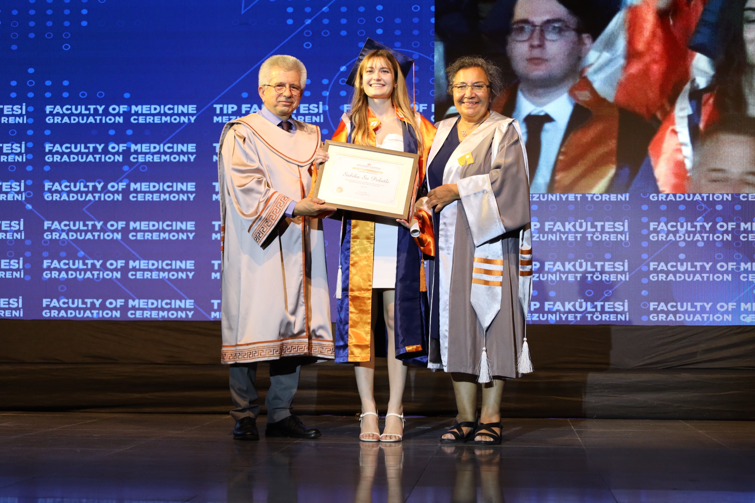 Prof. Dr. Yusuf Hakan Abacıoğlu, Fakülte Birincisi Dr. Sabiha Su Polatlı Ve Prof. Dr. İlgi Şemin