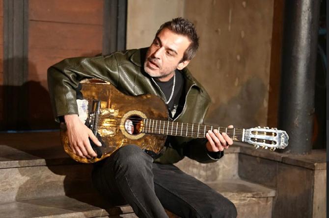 Şarkıcı Rıza Tamer
