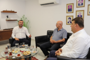 Seferihisarda esnaf yalnız değil