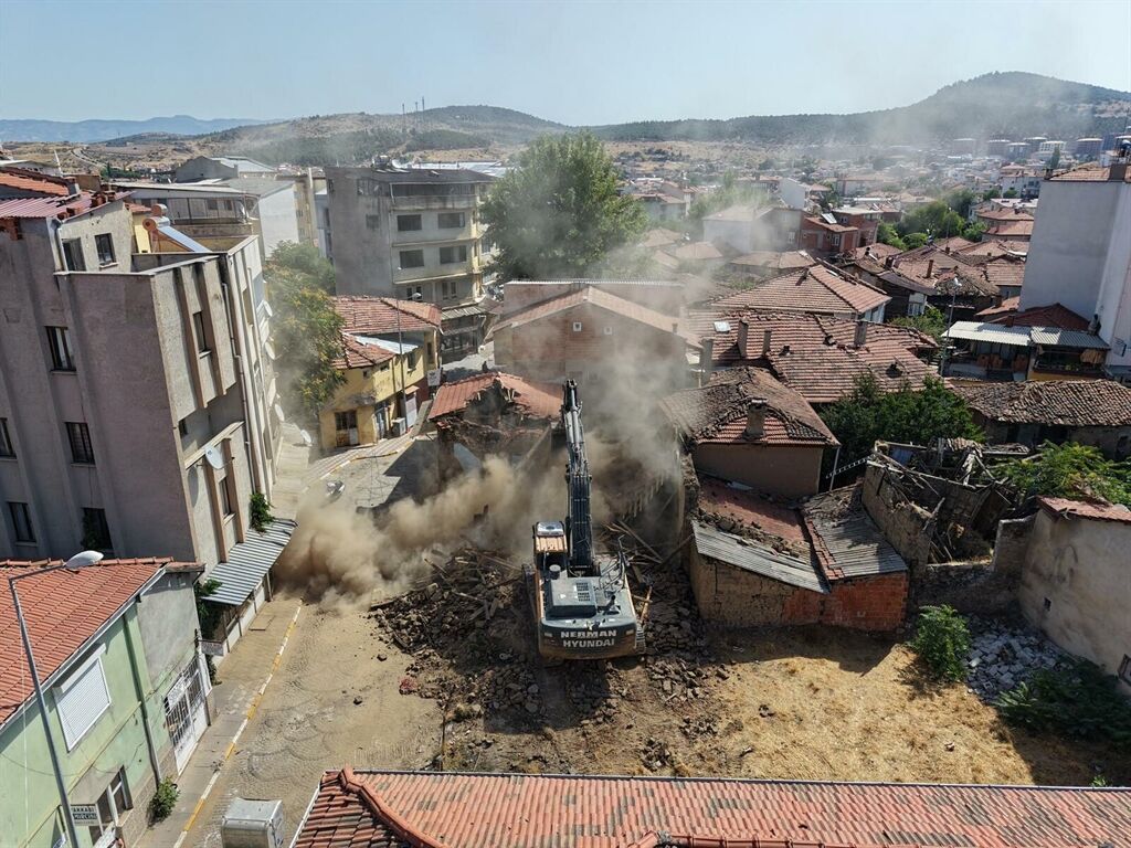 Sındırgı’da Hasarlı Binaların Yı