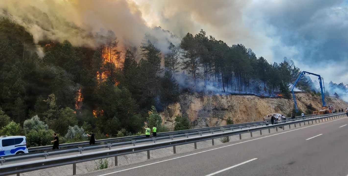 Ekipler ve halk seferber oldu