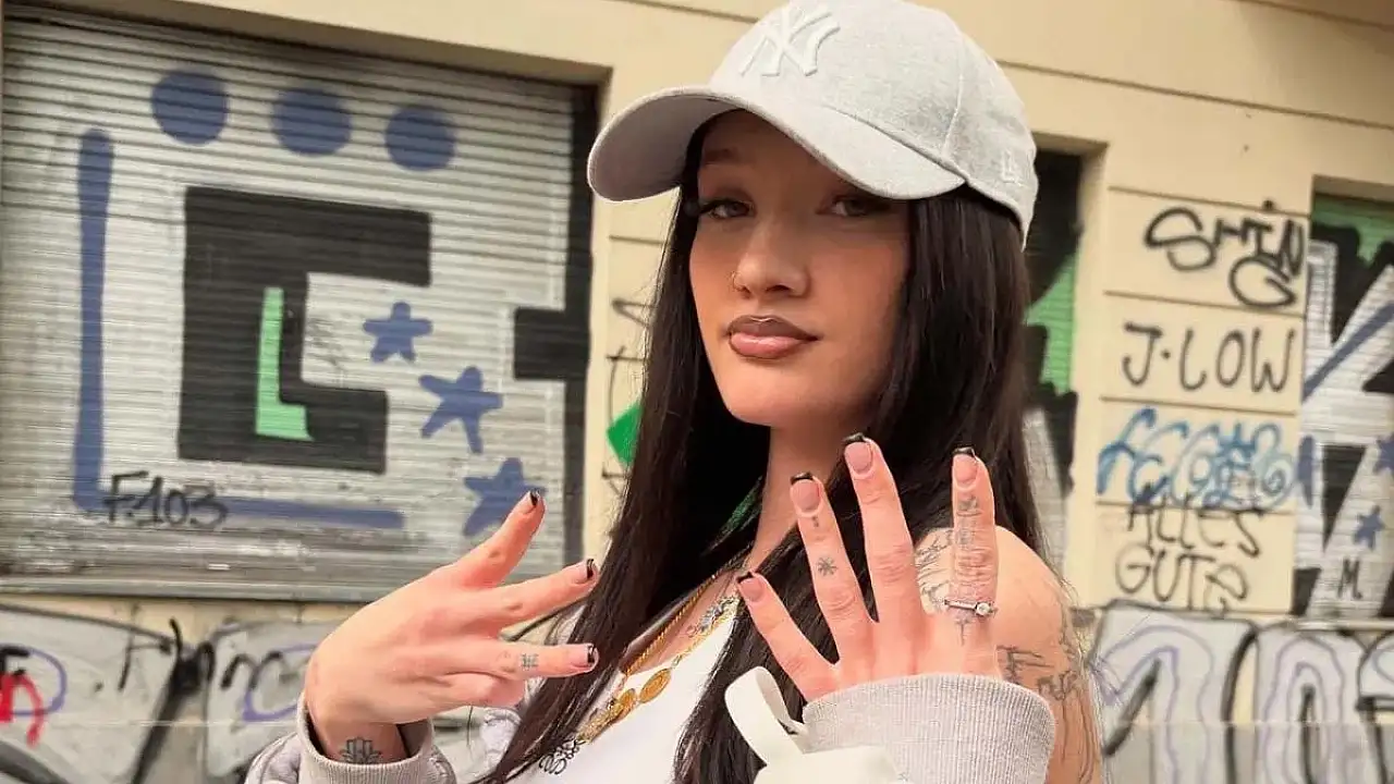 “Bana yumruk attı”