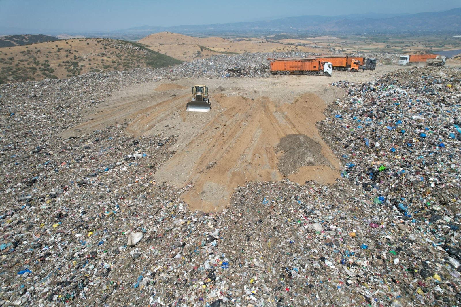 AK Parti'den tepki: "Vahşi depolama geleceğimizi tehdit ediyor"