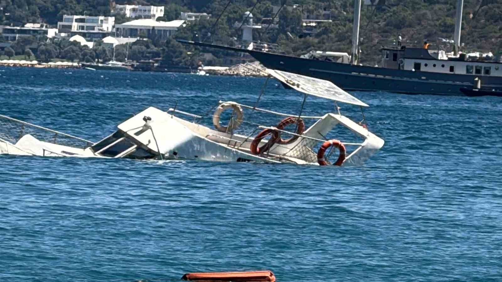 Torba Koyunda Ahşap Tekne Battı 1