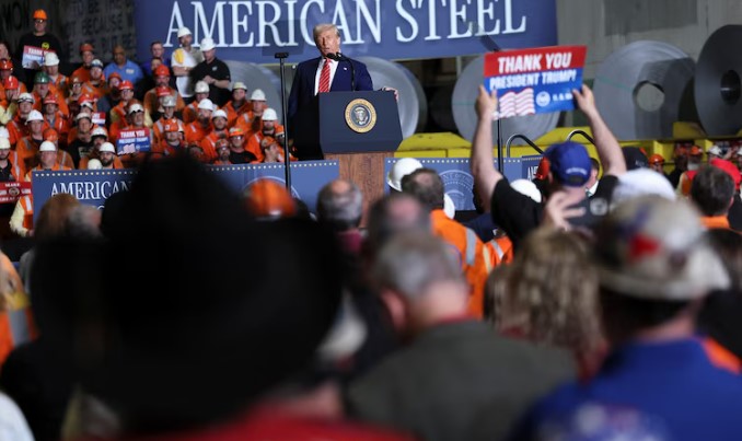 Trump çelik ürünlerine ek vergi getiriyor