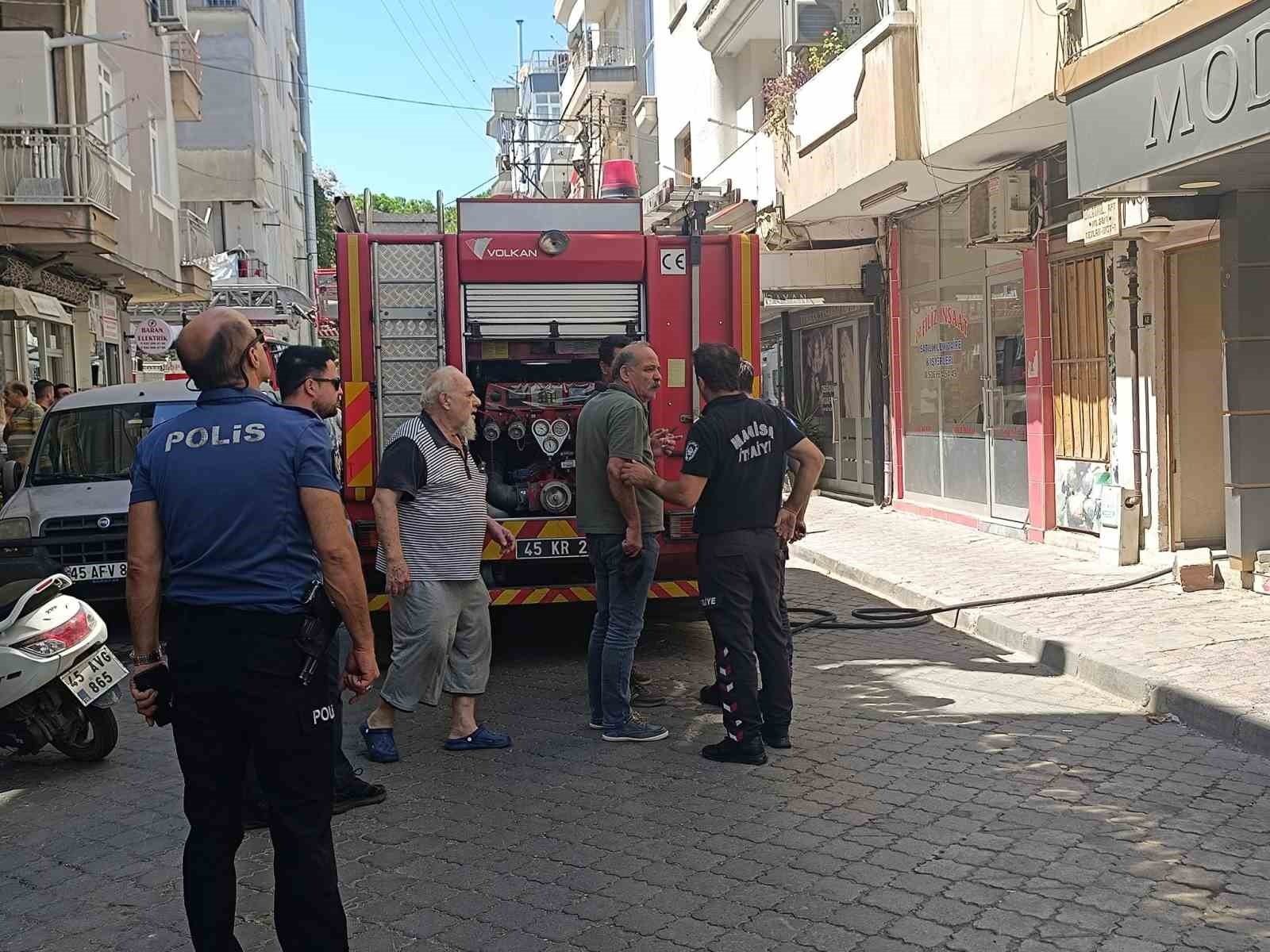 Turgutlu’da Çıkan Yangında 2 Muhabbet Kuşu Telef Oldu 1