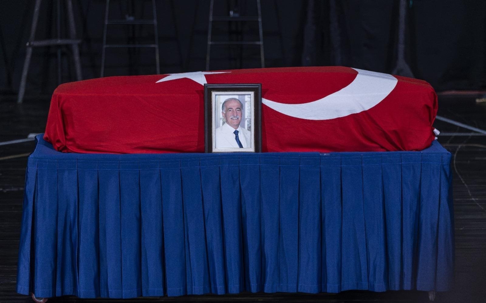 Sevenleri onu saygıyla andılar