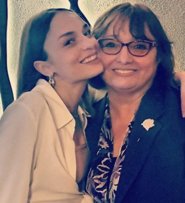 Nilperi Şahinkaya kimdir?