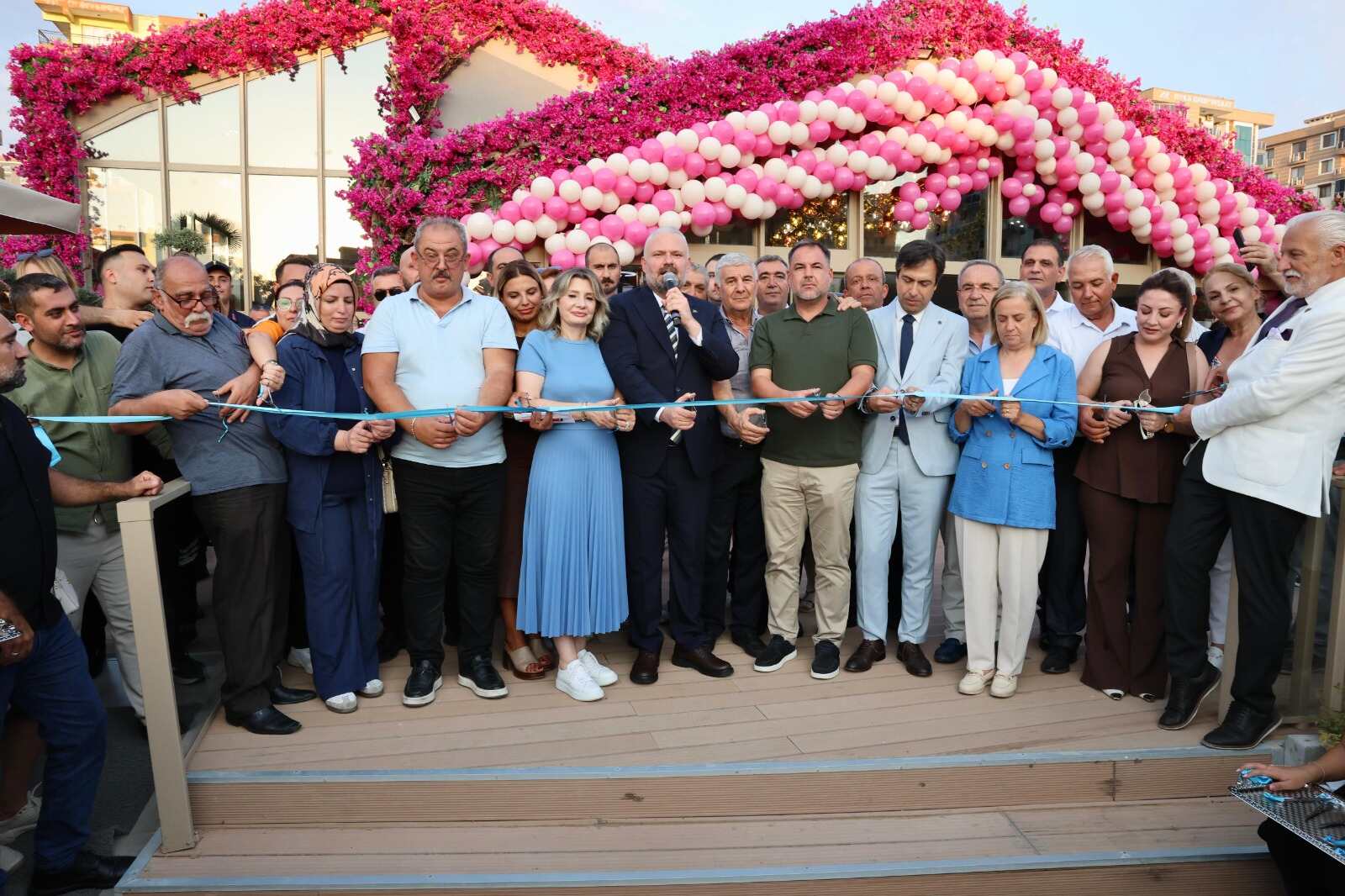 İzmir Menemen’de sosyal yaşama yeni nefes: Aynısefa sosyal tesisleri açıldı-1