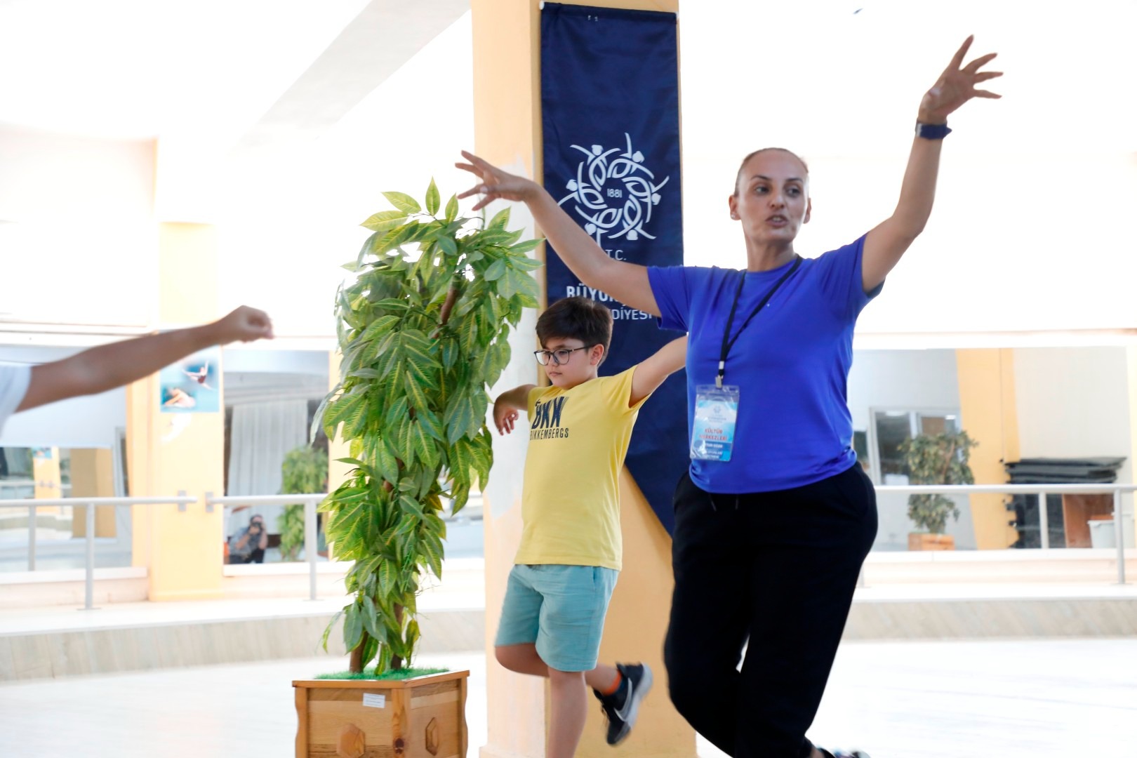 Yaz Kurslarinda Halk Oyunlari Co