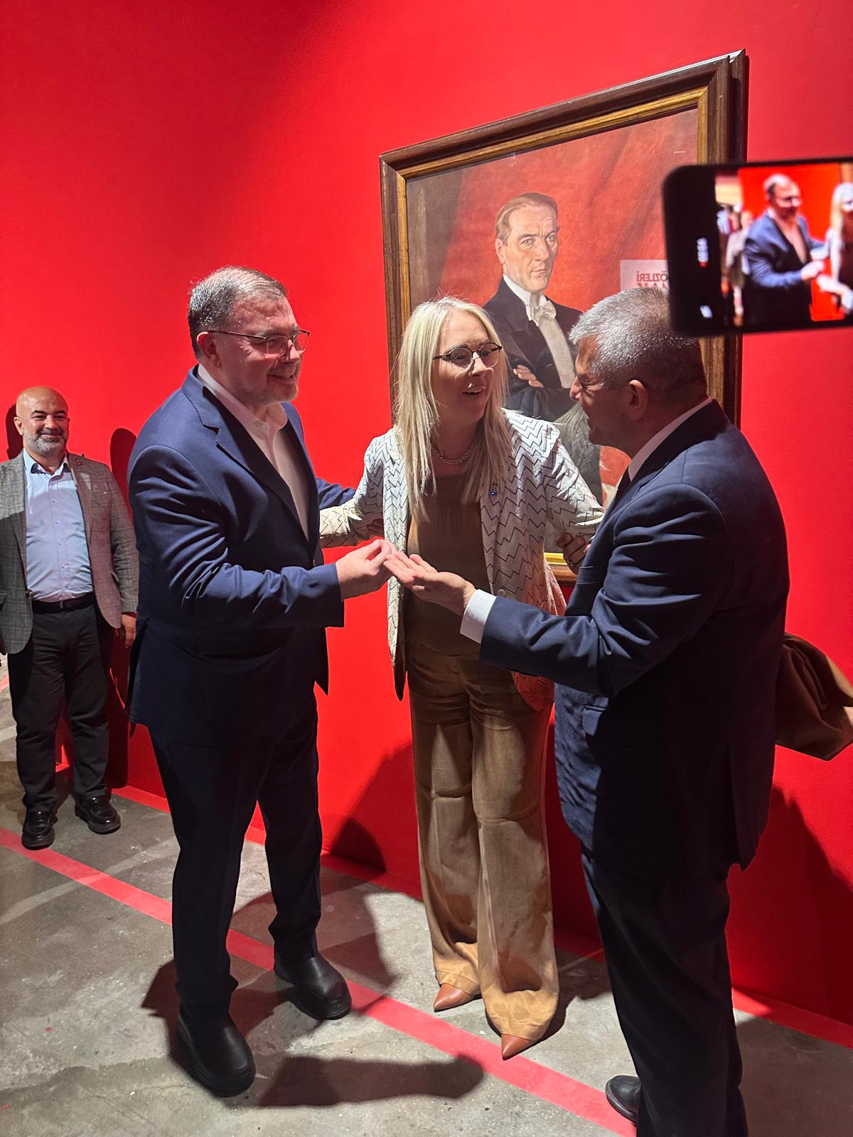 YEREL YÖNETİM SOKAĞI...