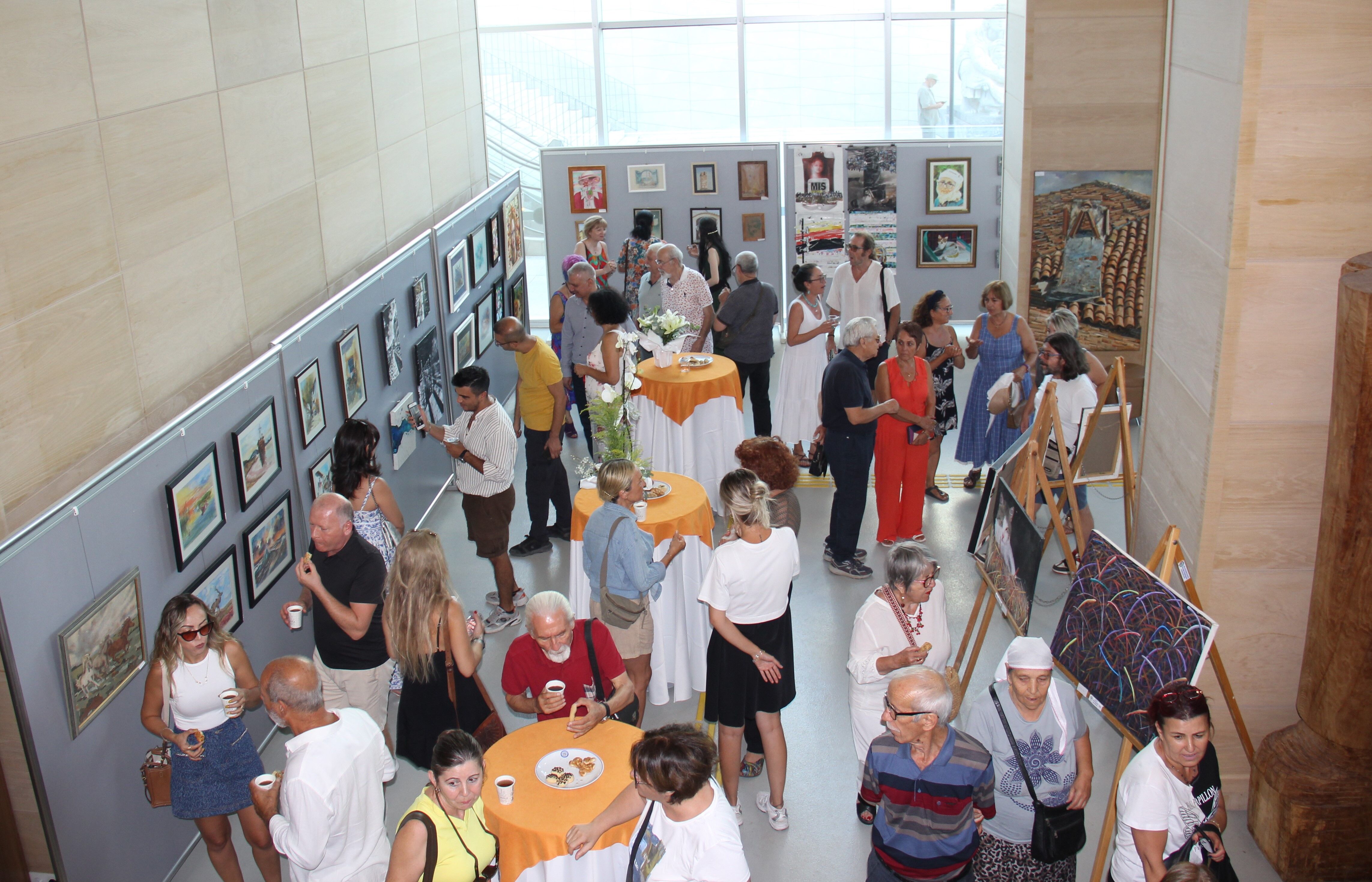 “Yıllar Sonra Yeniden” Sergisi Ziyaretçilerini Bekliyor (1)-1