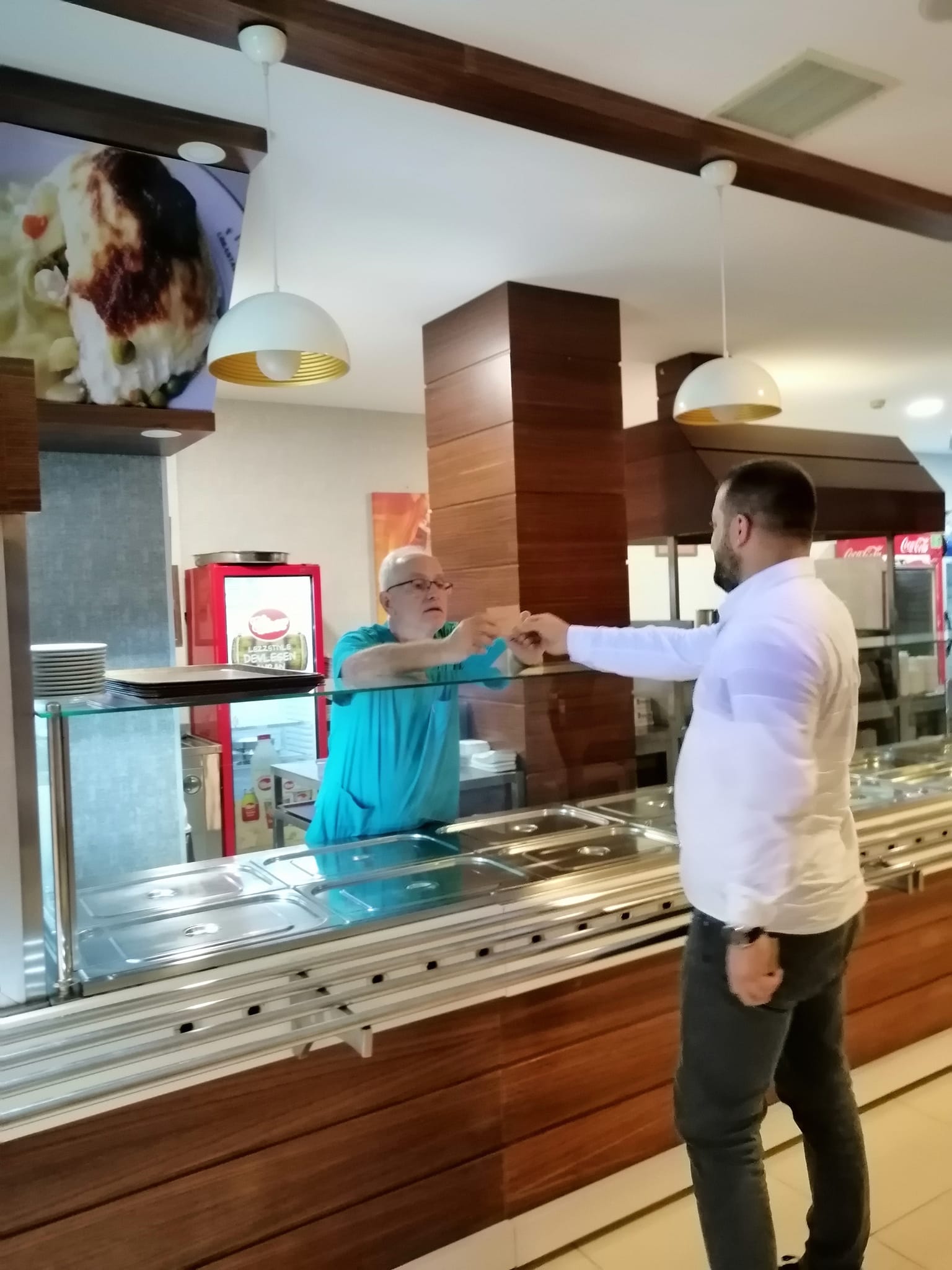 İzmir'de Ahilik geleneği yaşatıldı: Esnafa seher vakti siftah parası dağıtıldı