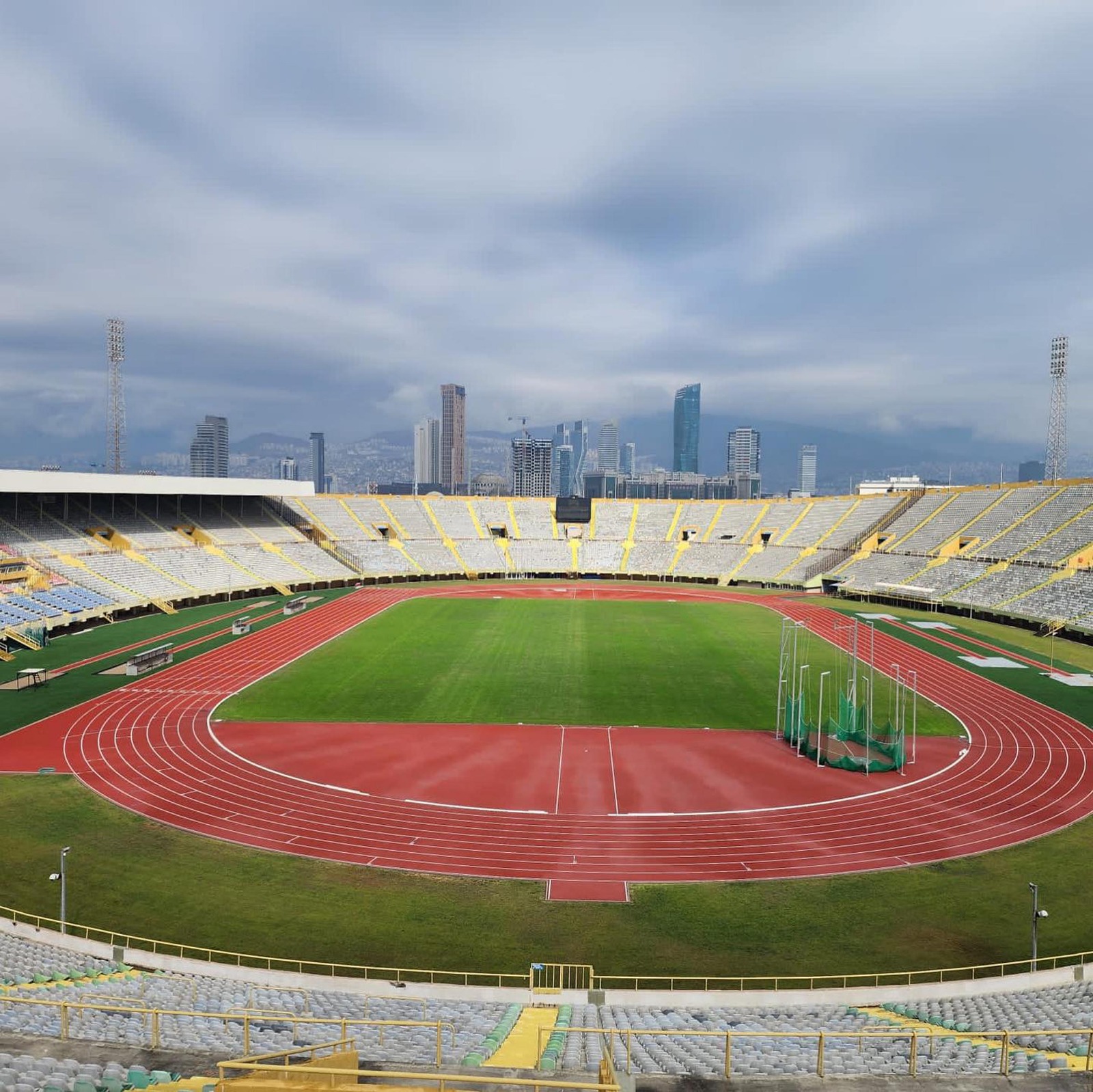 Bornova'daki yoğunluk Atatürk Stadı'na yönlendirdi