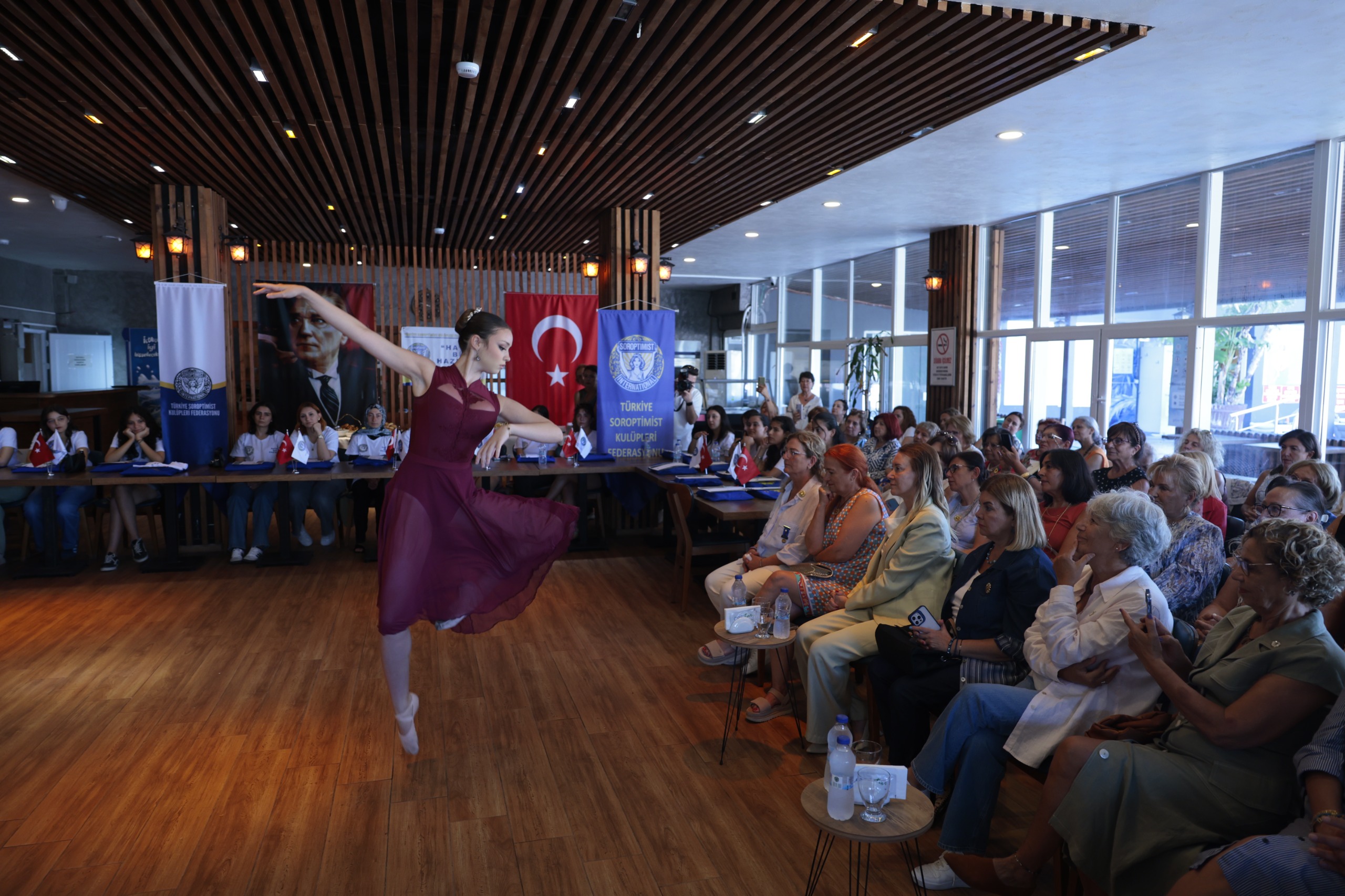 Başkan Mutlu, Geleceğin Kadın Liderleriyle Buluştu (8)