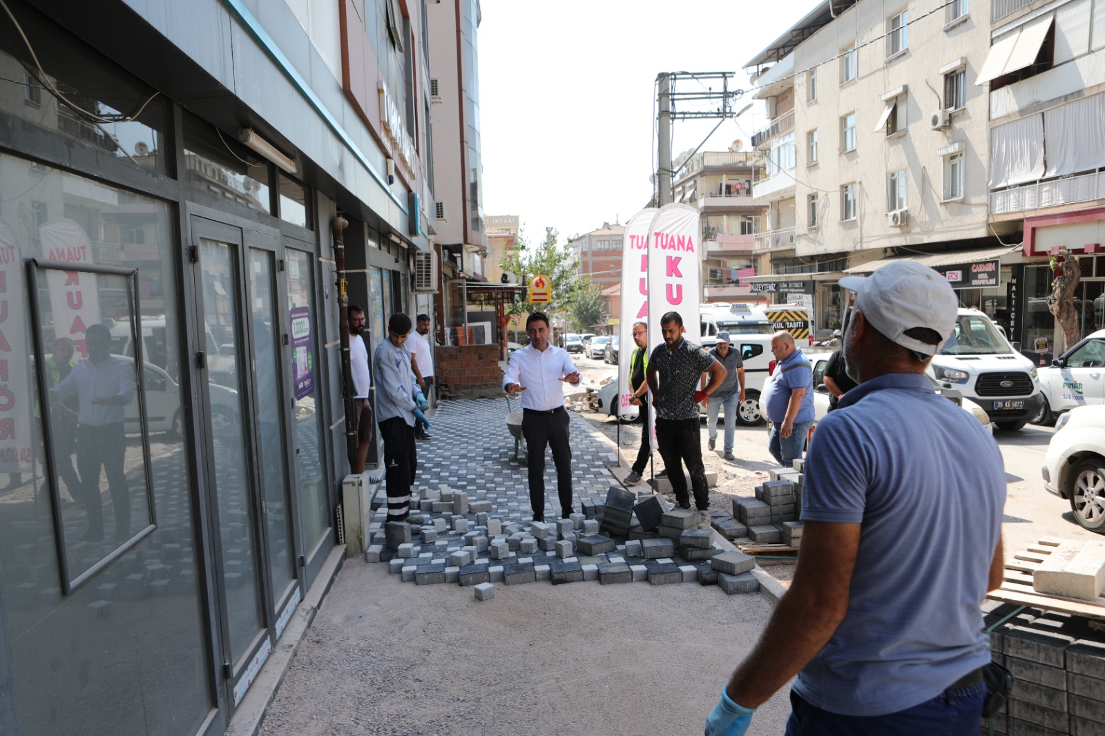 Bayraklı'da Yol Yenileme Çalışmaları Hız Kesmiyor (5)