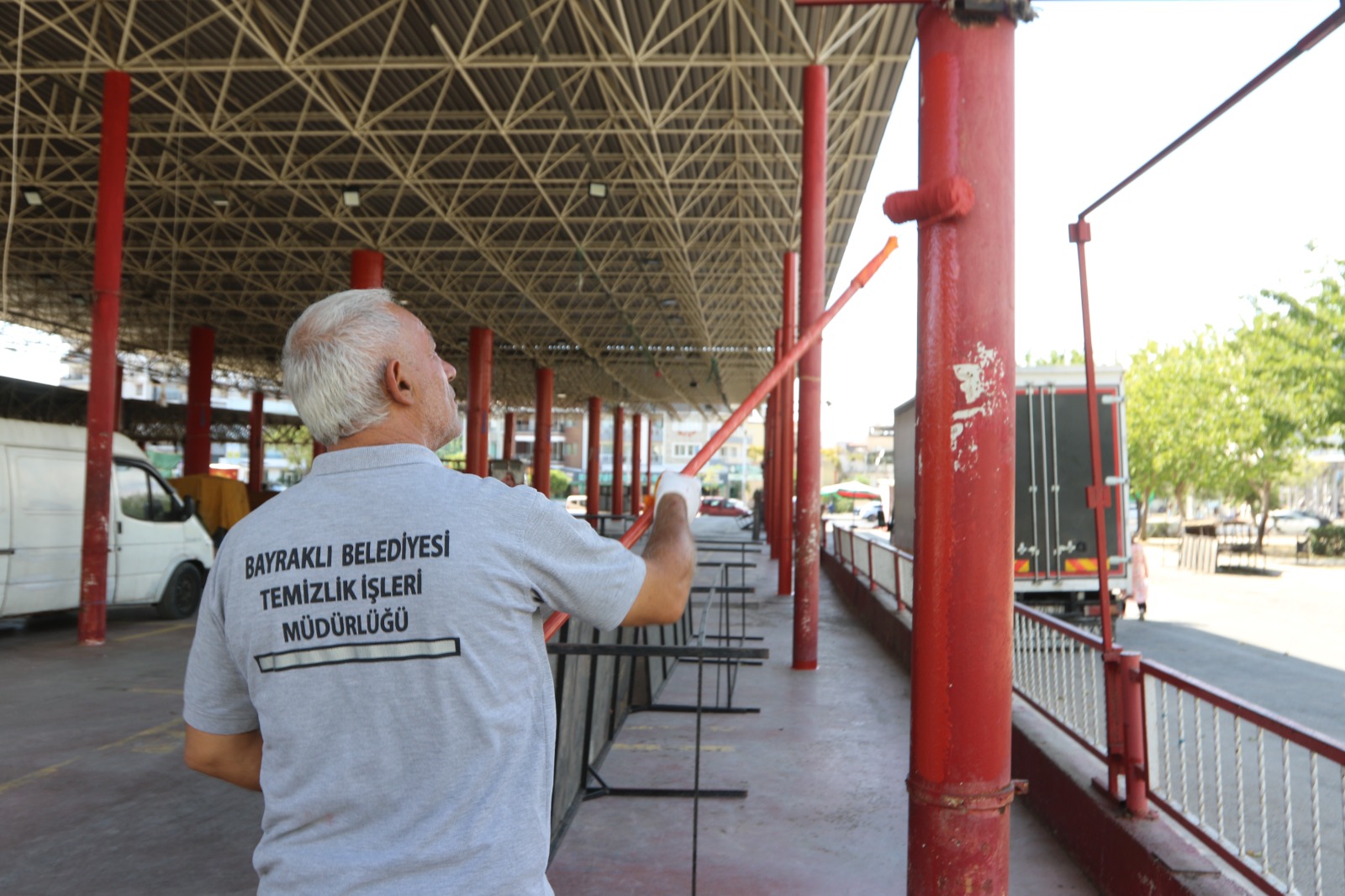 Bayraklı'da Yol Yenileme Çalışmaları Hız Kesmiyor (9)
