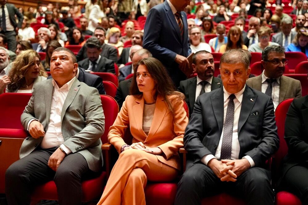 Çeşme Belediye Başkanı Lâl Denizli, İzmir Büyükşehir Belediyesi Kurumsal Sürdürülebilirlik Raporu Lansmanında Konuştuphoto 2025 09 29 16 09 07