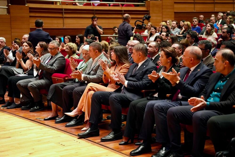 Çeşme Belediye Başkanı Lâl Denizli, İzmir Büyükşehir Belediyesi Kurumsal Sürdürülebilirlik Raporu Lansmanında Konuştuphoto 2025 09 29 16 09 09