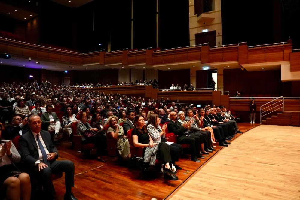 Çeşme Belediye Başkanı Lâl Denizli, İzmir Büyükşehir Belediyesi Kurumsal Sürdürülebilirlik Raporu Lansmanında Konuştuphoto 2025 09 29 16 09 10