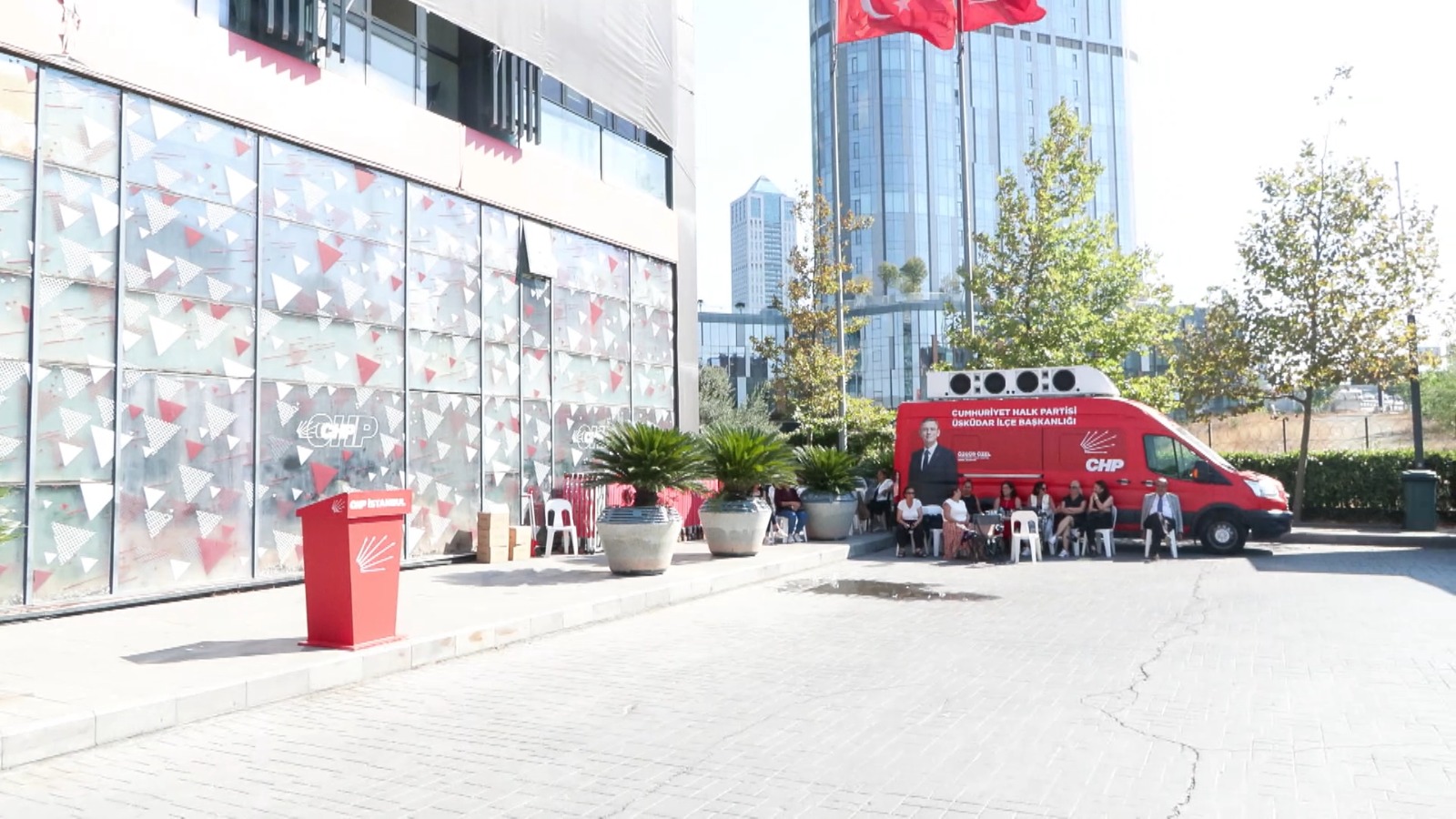 "Bu bina Atatürk'ün malıdır, kimsenin kavgası olamaz"