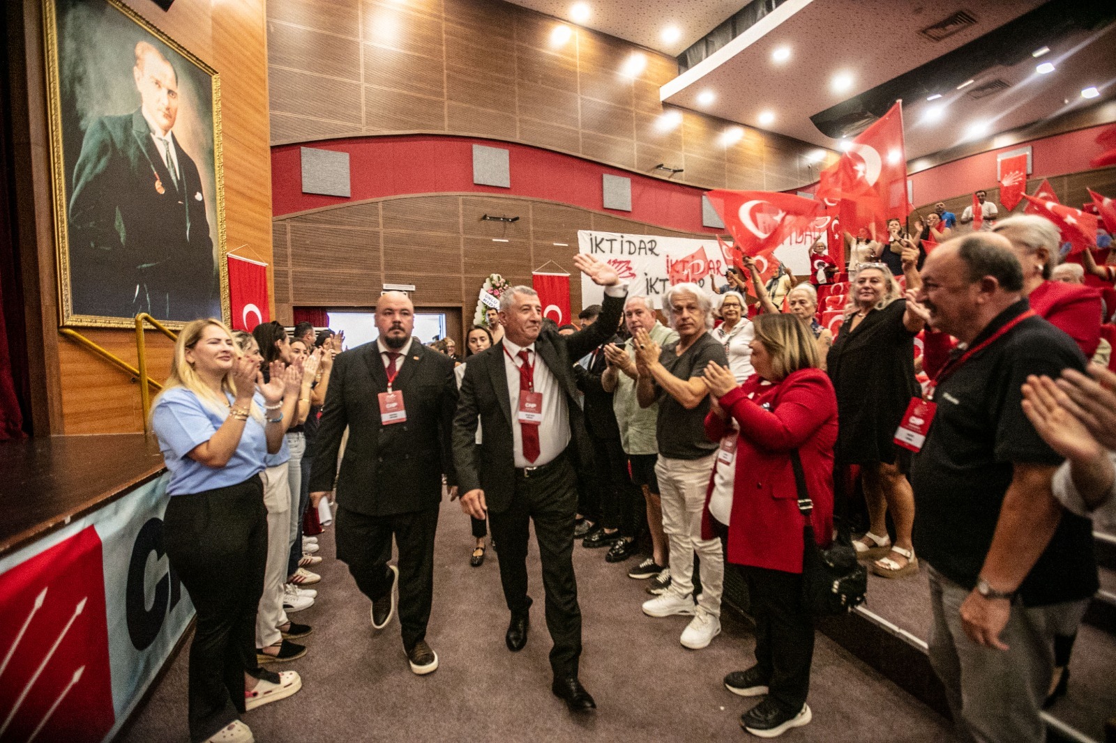 "Tek hedefimiz iktidar, iktidar, iktidar!"