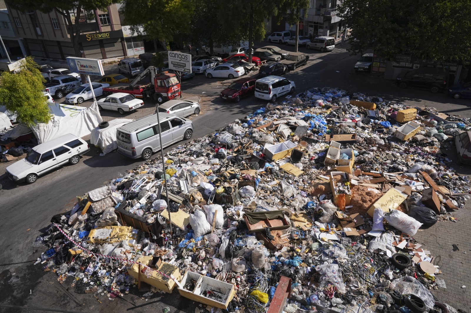 "Yaşamaya mecbur değiliz"