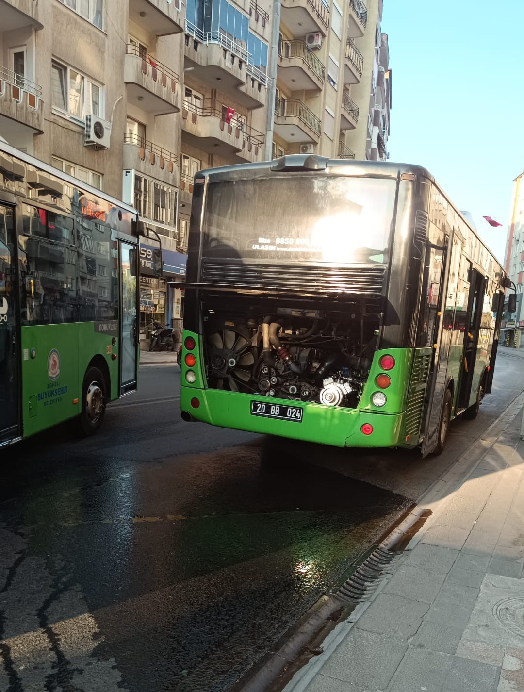 Yolcular başka araçla devam etti