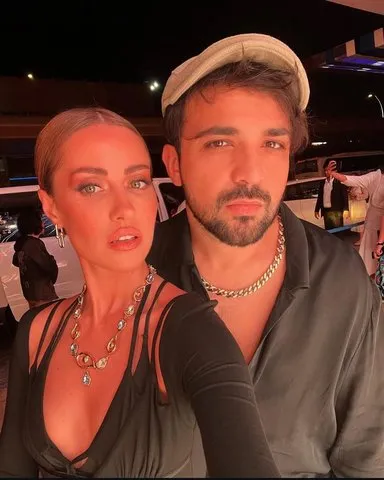 Derya Uluğ Ve Sevgilisi Asil Gök 1-1