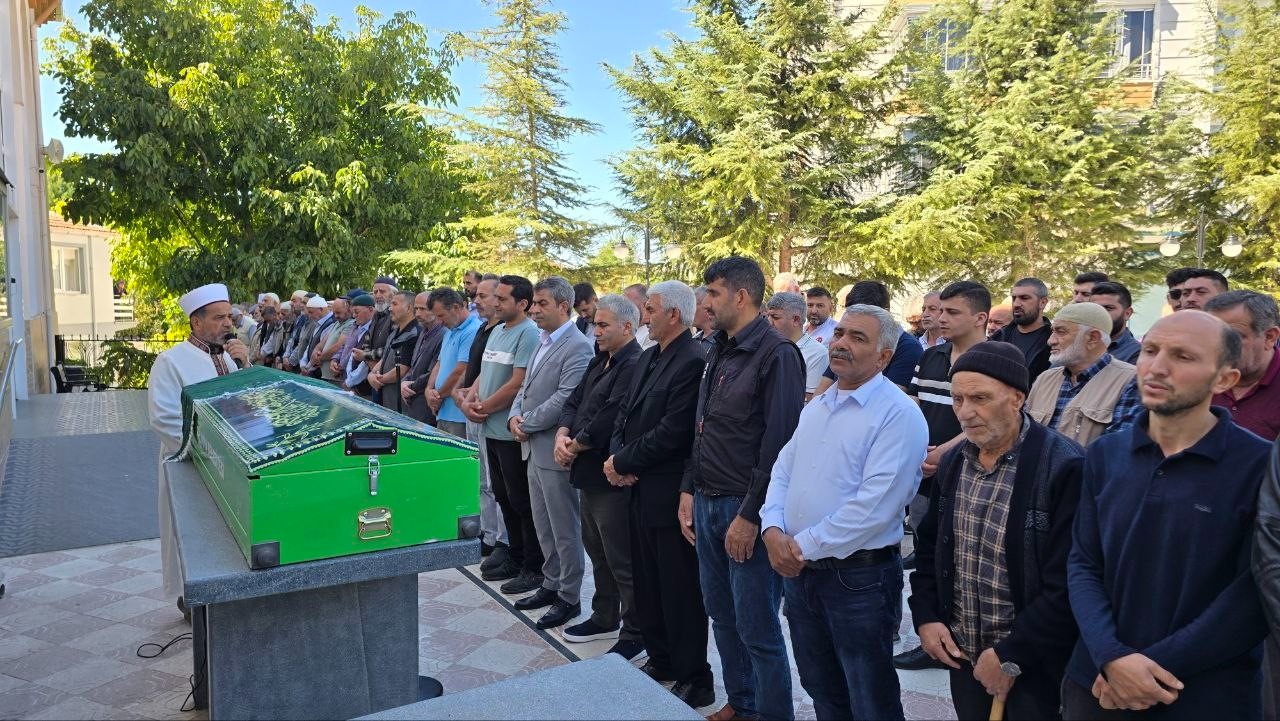 Son yolculuğuna uğurlandı