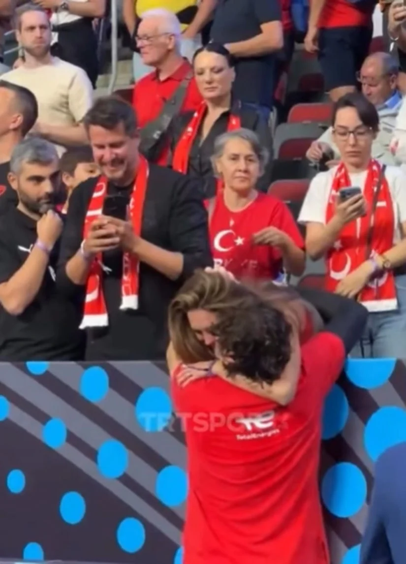 Gözyaşlarıyla kucaklaştılar