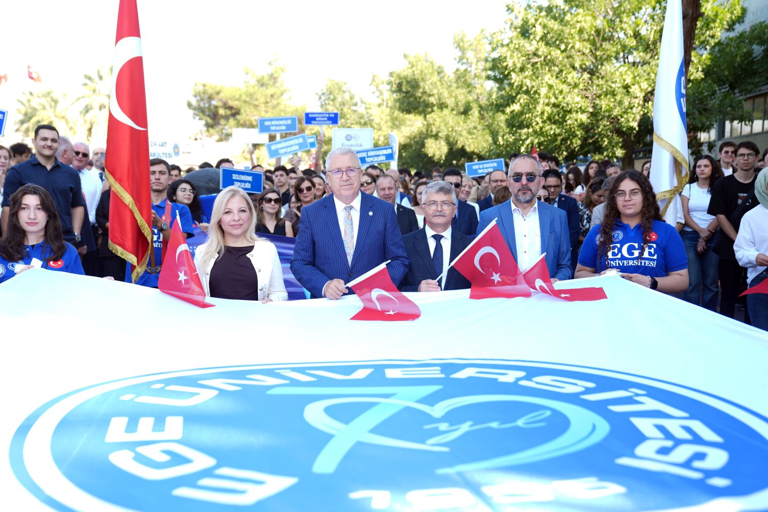 ++++Ege Üniversitesi Yeni Öğrencilerine Şenlikle “Merhaba” Dedi (1)