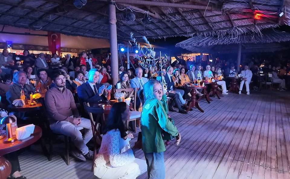 Karaburun önlerinde büyük buluşma ve keyifli seyir