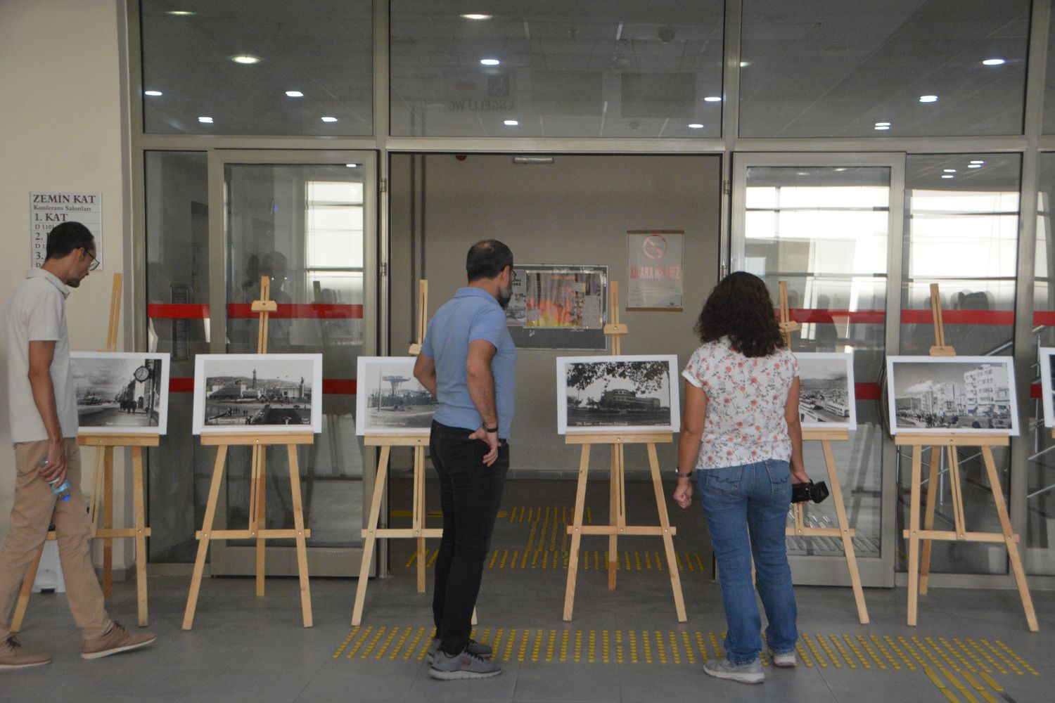Eü’de “İzmir’in Kurtuluşu” Sergisi Sanatseverlerin Beğenisine Sunuldu (1)