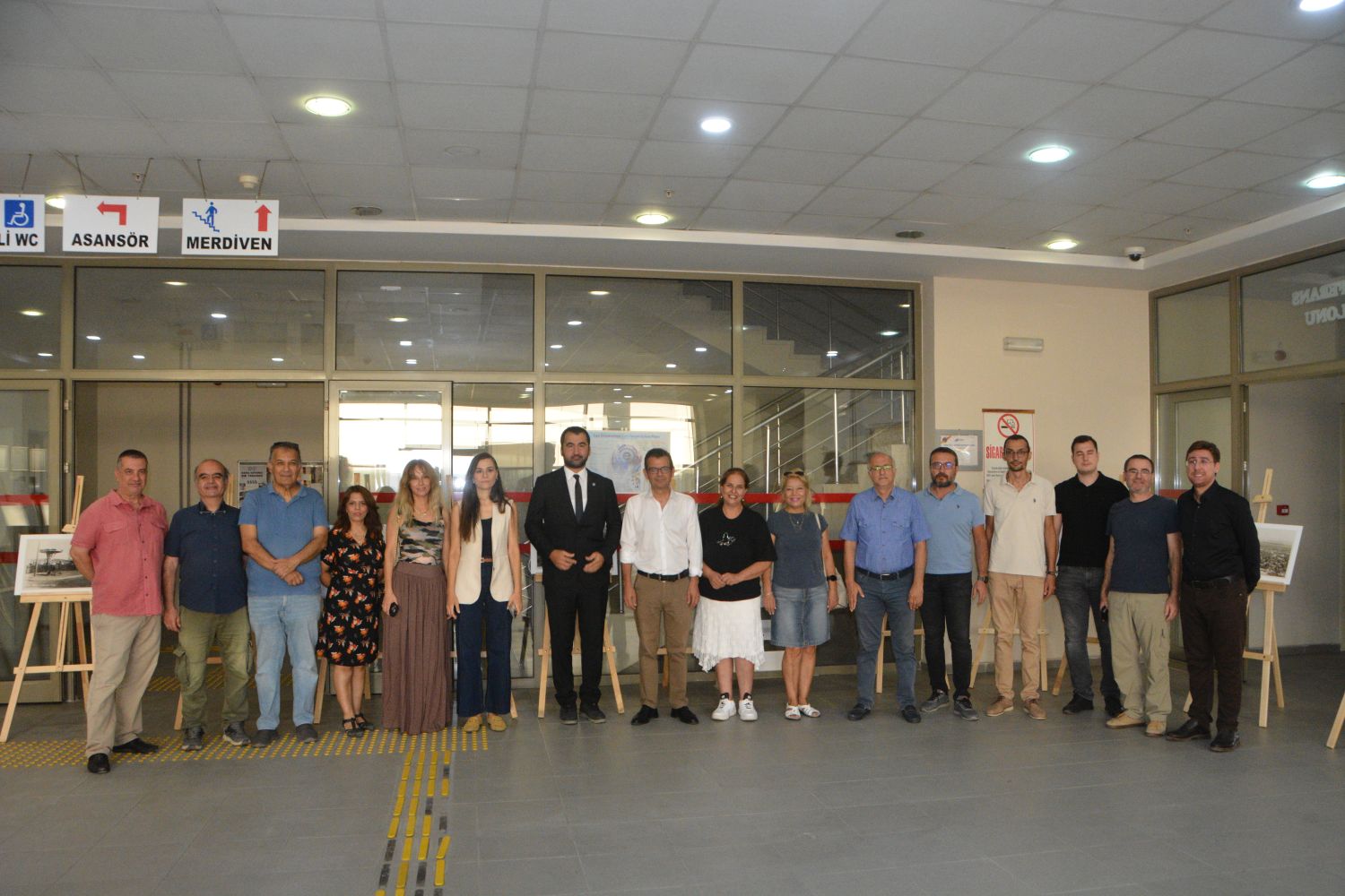 Eü’de “İzmir’in Kurtuluşu” Sergisi Sanatseverlerin Beğenisine Sunuldu (2)