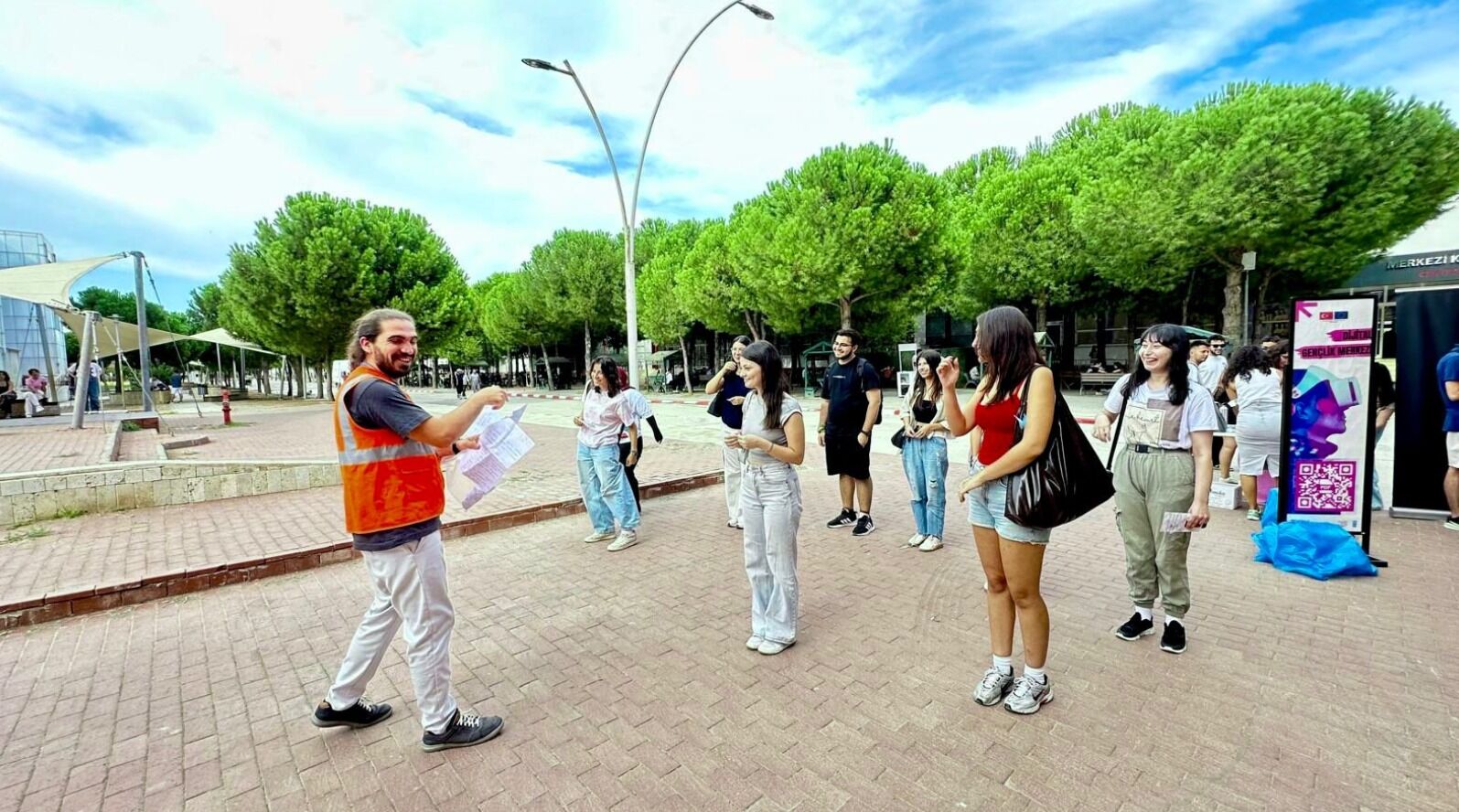 Tanıtım stantları kampüslerde yoğun ilgi görüyor