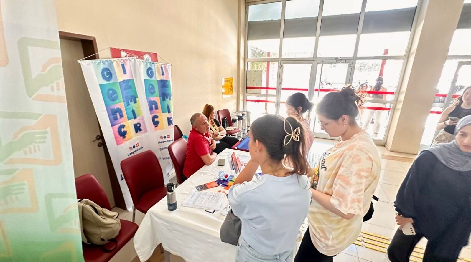 Gençlere özel etkinlikler ve şehir turları yolda