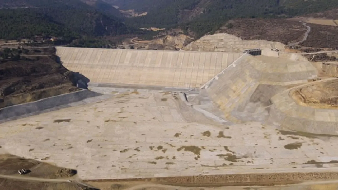Gördes Barajı tamamen boşaldı