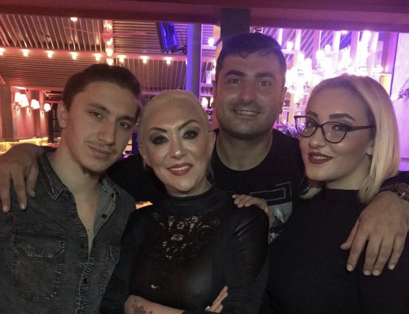 Gullu Ve Kizi Tuyan Ulkem