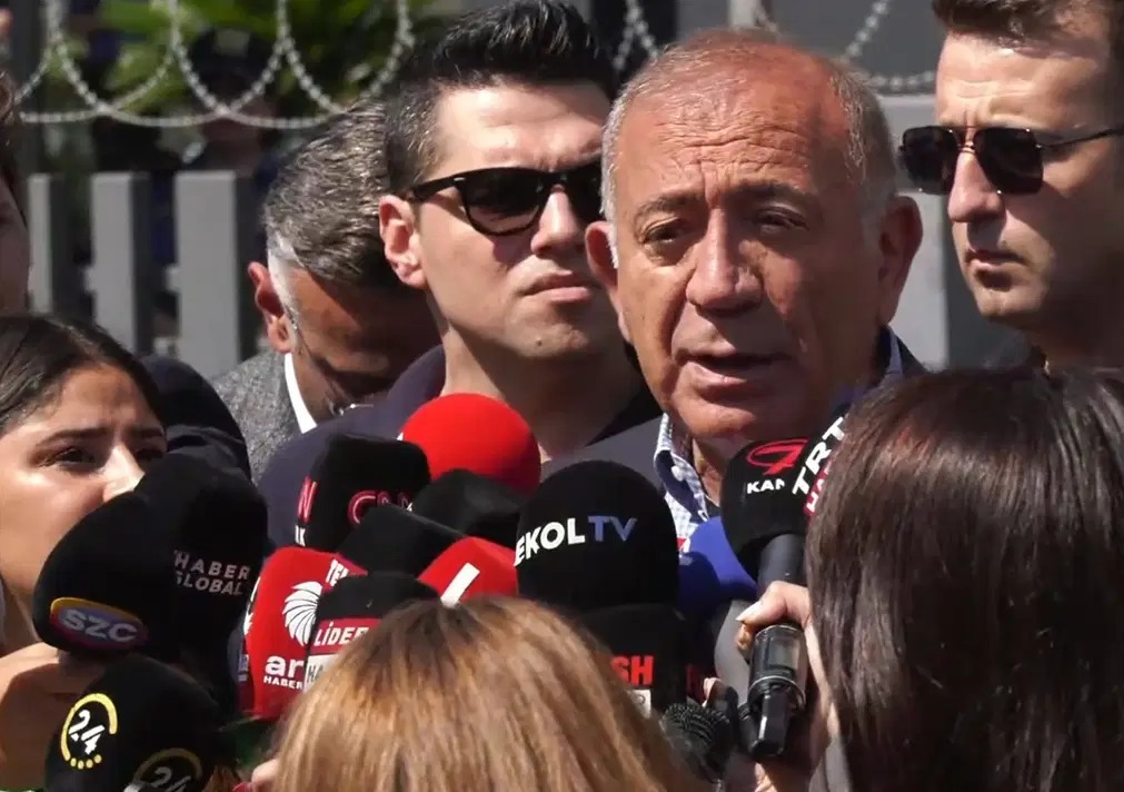 Polis ablukası devam ediyor