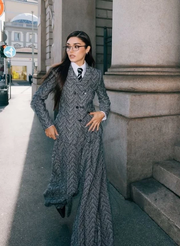 Hande Erçel Milano-1