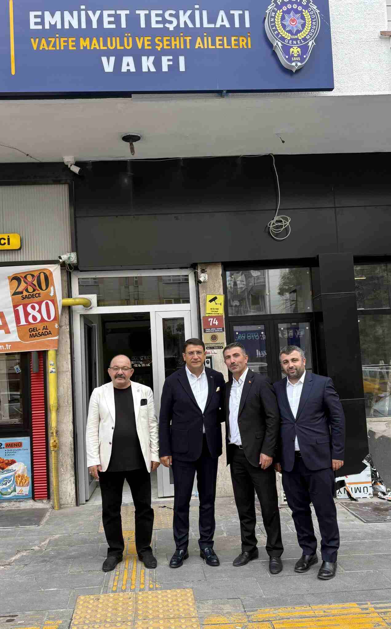 İdris Şahin polislere tercüman oldu