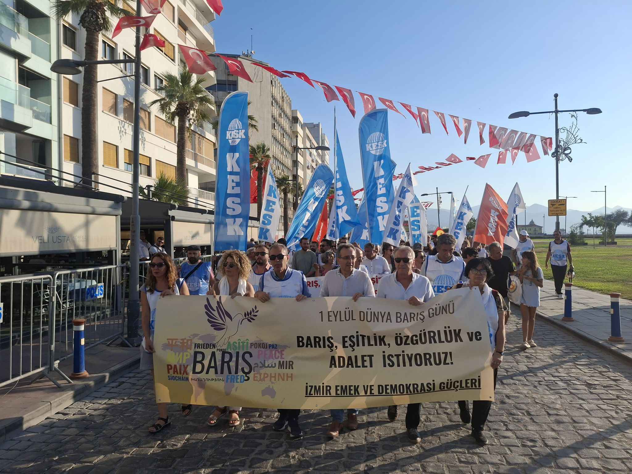 İzmir Barış Yürüyüşü (1)