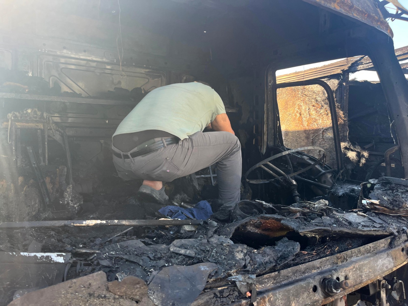 Komşular söndürmeye çalıştı