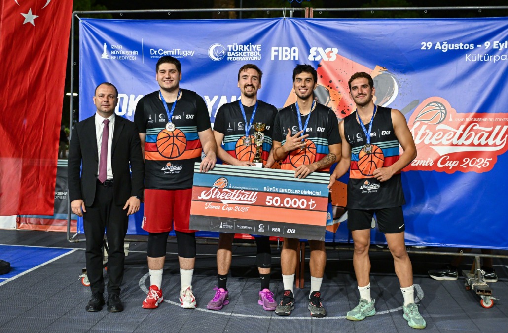 Dereceye girenlere ödülleri takdim edildi