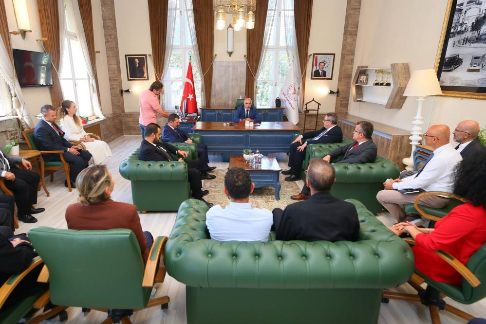 İzmir İl Sağlık Müdürü Ayhan Kul 1-1