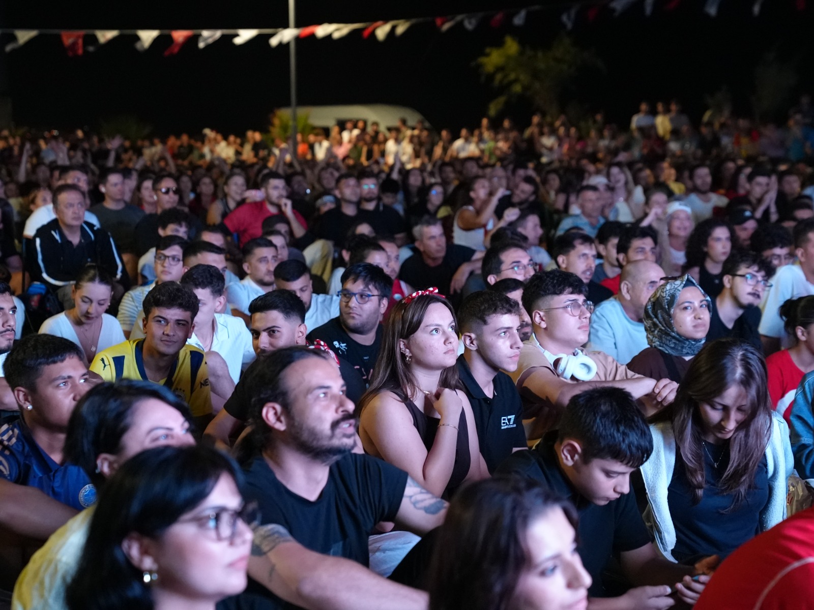 Gündoğdu Meydanı'nda Milli Takım'a büyük destek