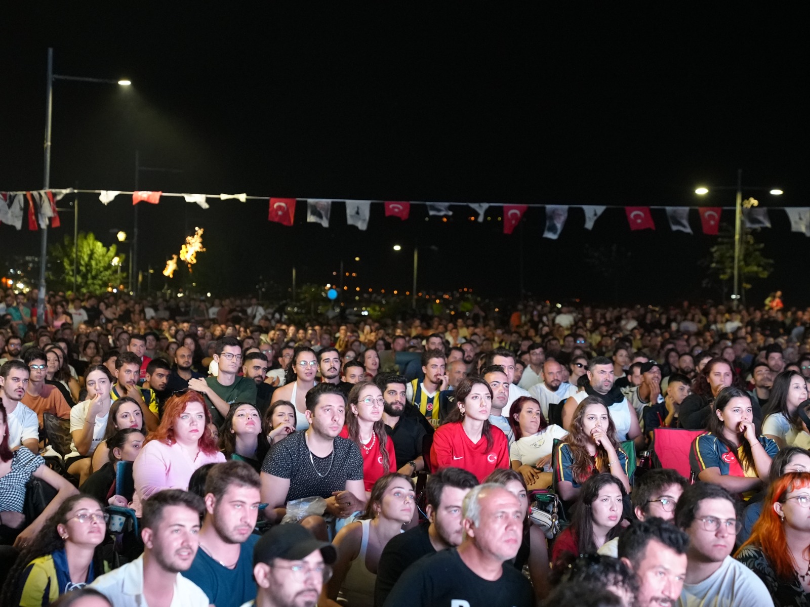 Gündoğdu Meydanı'nda Milli Takım'a büyük destek